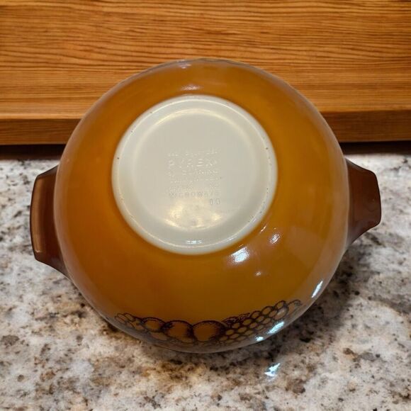 Pyrex Vintage Cinderella Brown Old Orchard Bowl 2.5 QT Model# 443 - Picture 5 of 5